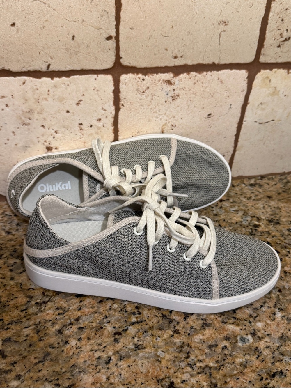 OluKai Pehuea Li sneakers
